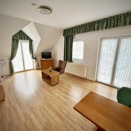 Alloggio in famiglia Fonix Wellness ** Apartman