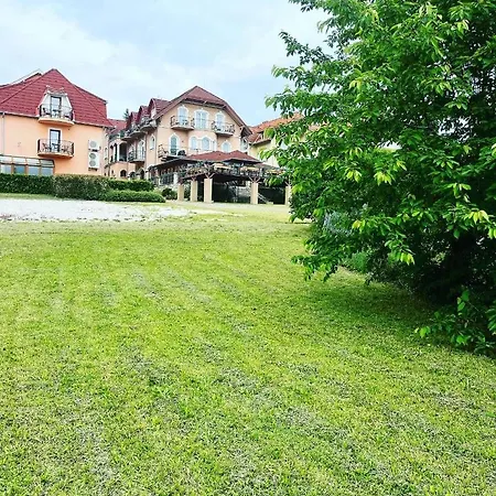 Alloggio in famiglia Fonix Wellness ** Apartman