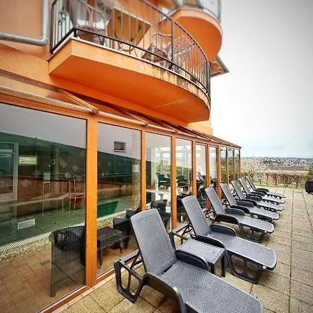 Alloggio in famiglia Fonix Wellness ** Apartman *