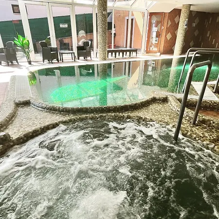 Homestay Fonix Wellness ** Apartman Heviz